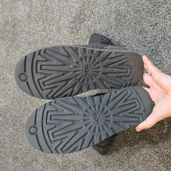 Ugg Australia Women 5879 Cardigan sweater boots shoes sz 7 - Picture 11 of 12